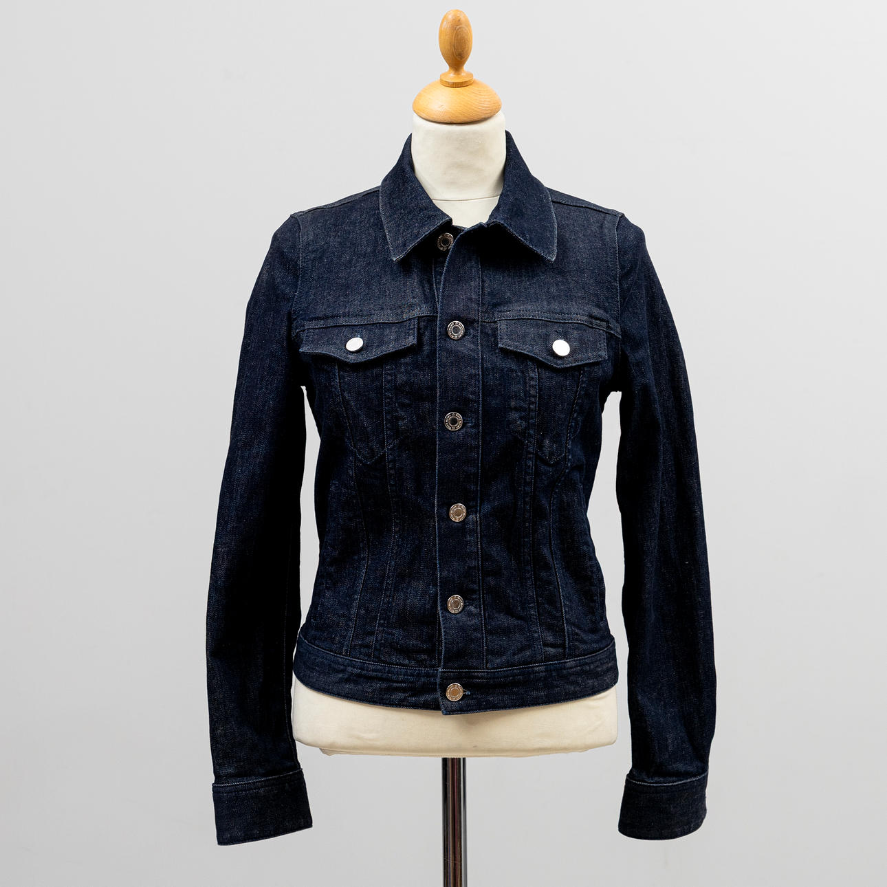 GIVENCHY. Denim jacket, size 34.