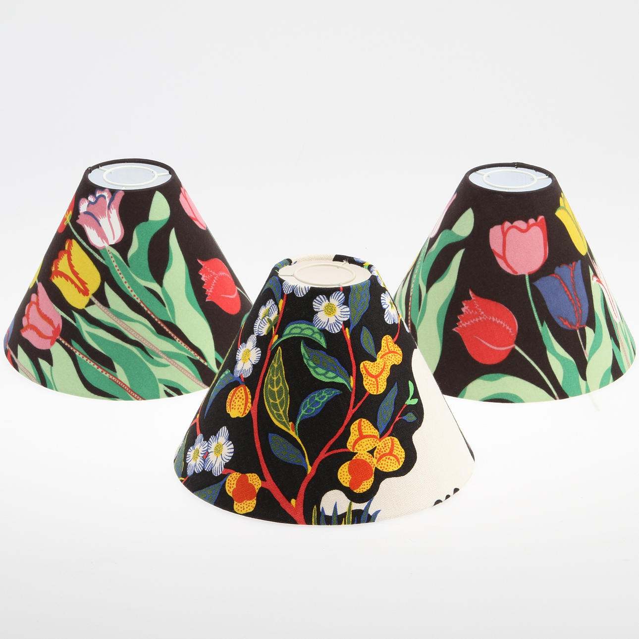 LAMPSKÄRMAR, 3 st. Firma Svenskt Tenn.