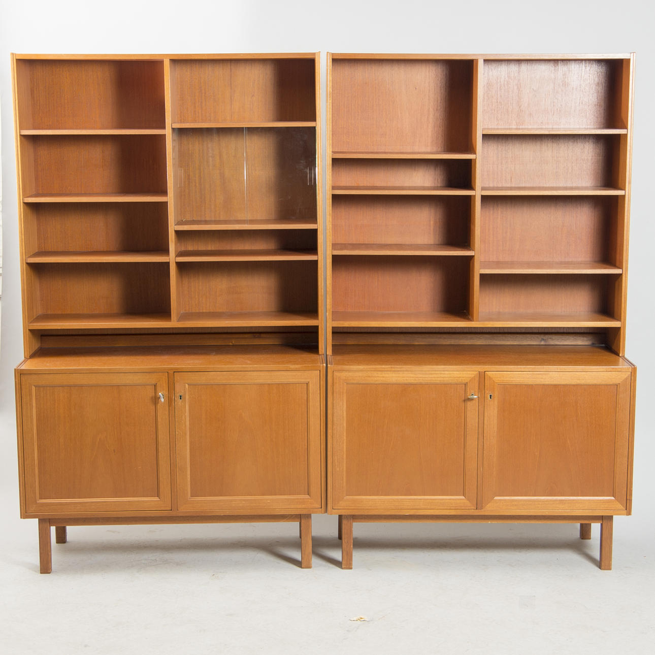 BOKHYLLA, 2 sektioner, teak, 1900-talets mitt.