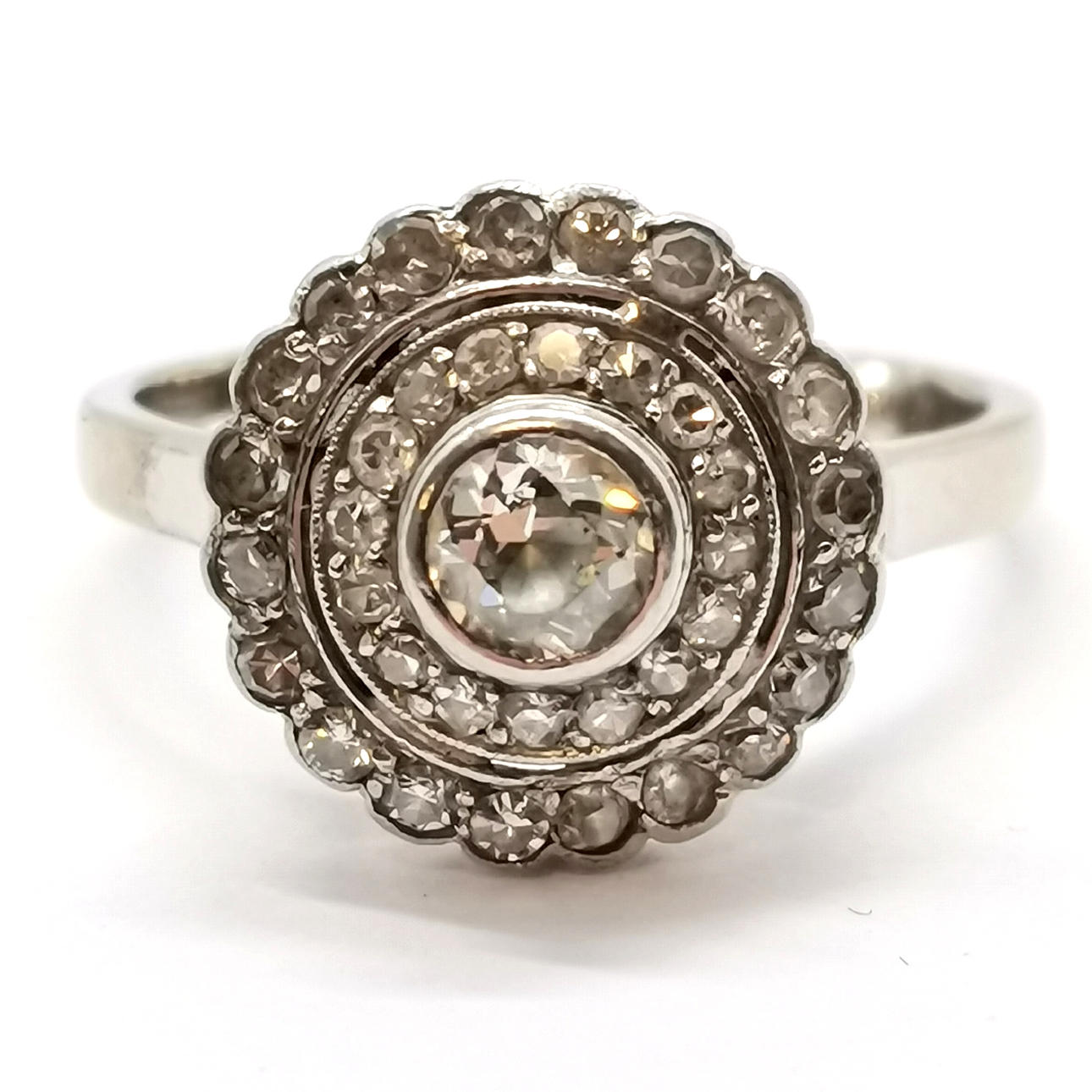 ANTIQUE 18ct WHITE GOLD DIAMOND TARGET RING.