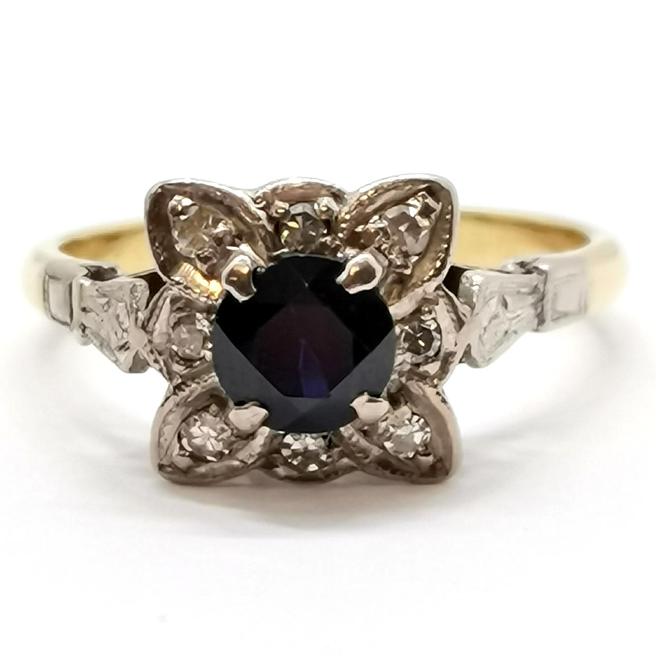 18ct & PLATINUM SAPPHIRE & DIAMOND SQUARE SHAPED CLUSTER RING.