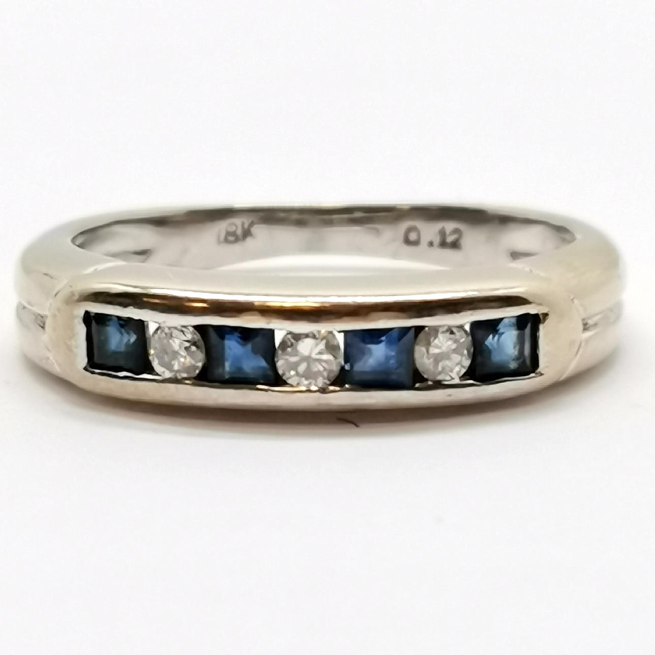 18ct GOLD SAPPHIRE & DIAMOND CHANNEL SET RING.