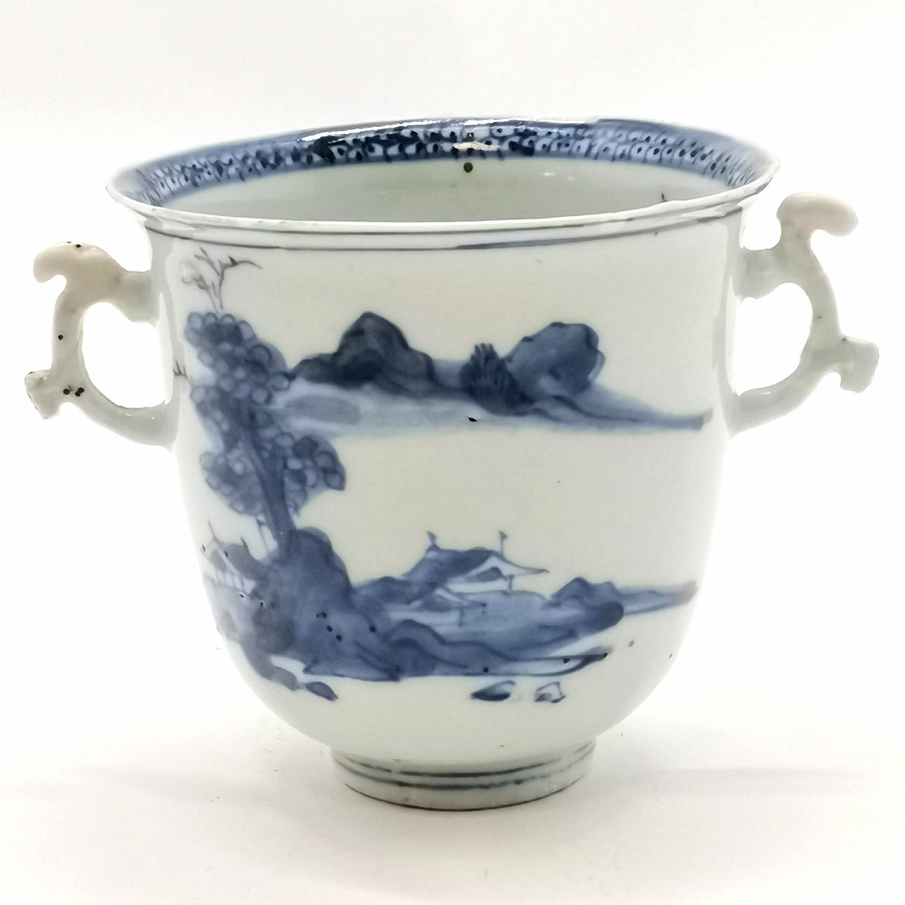 ANTIQUE CHINESE BLUE & WHITE 2 HANDLED VESSEL.