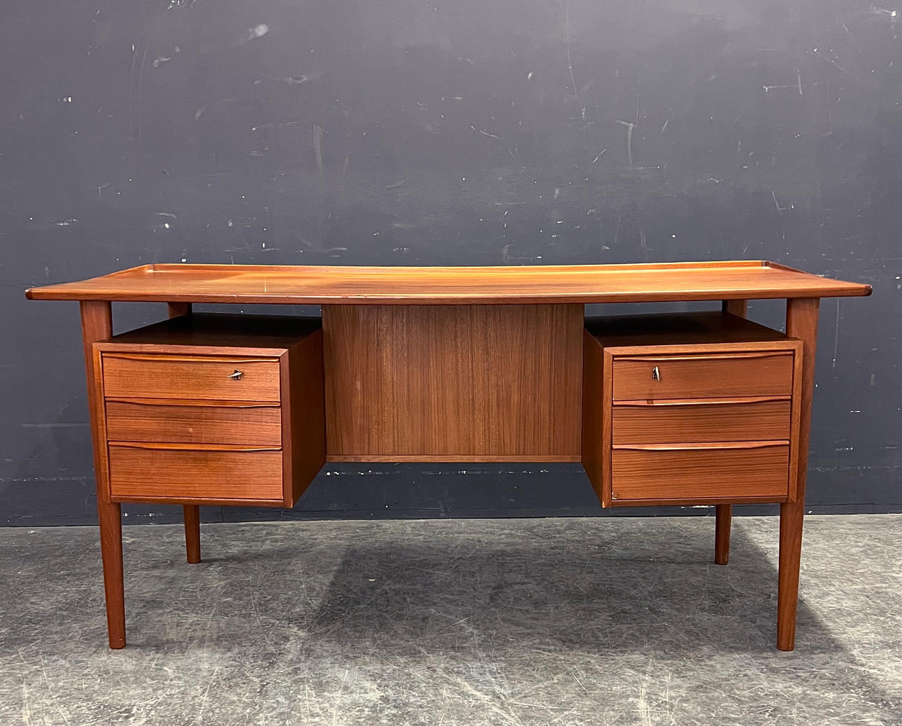 PETER LØVIG NIELSEN. WRITING DESK.