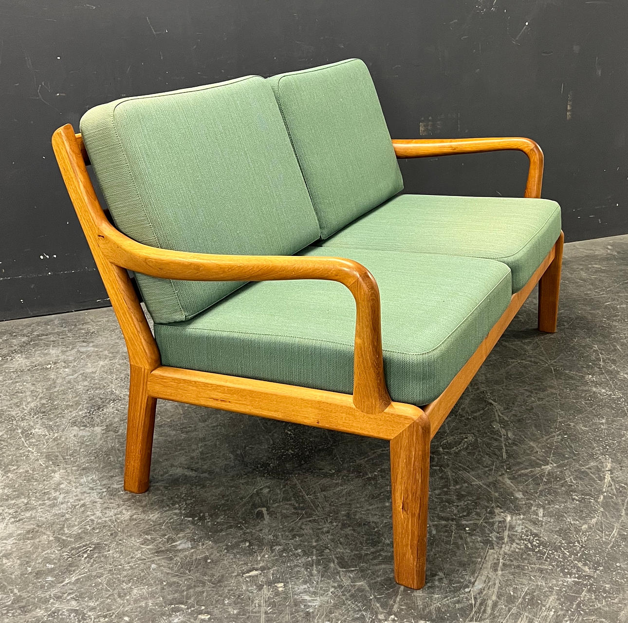 L. OLSEN & SØN MØBELFABRIK K/S SOFA.