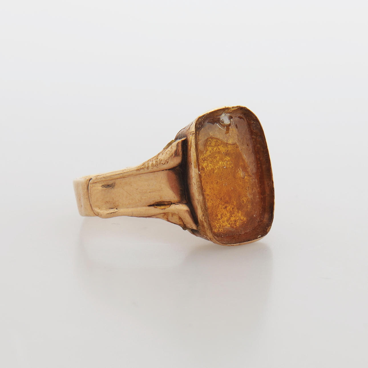 RING, gold 14k, with stone, weight 5,27 gram.