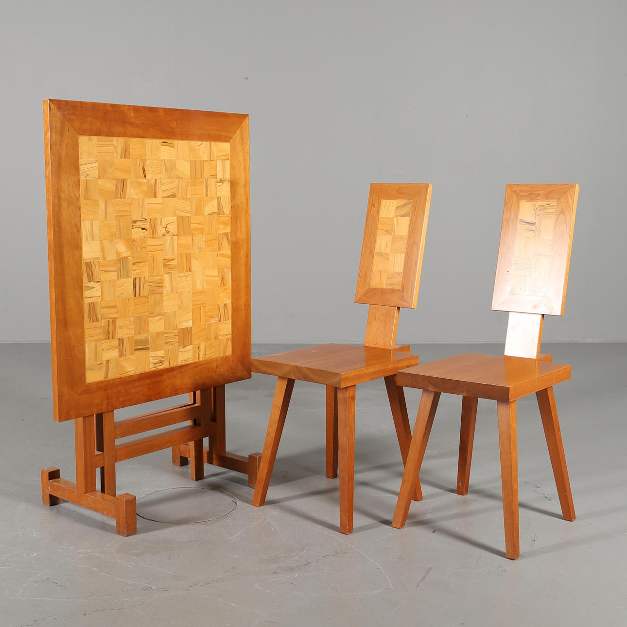 BORD samt STOLAR, 3 delar, Eugen Montelin, 1900-talets fjärde kvartal, signerade.