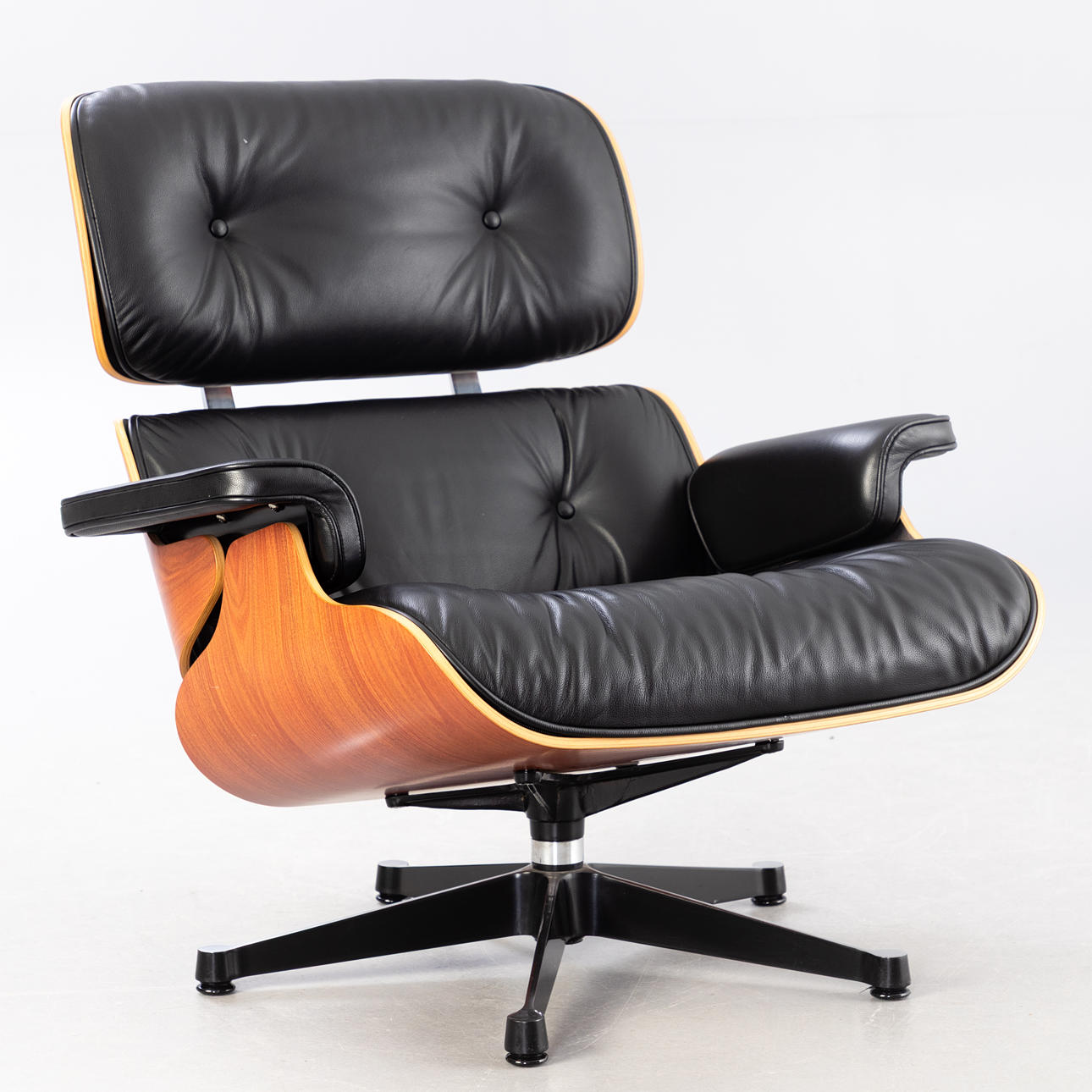RAY & CHARLES EAMES. Vitra, lounge chair, leather, 2004.