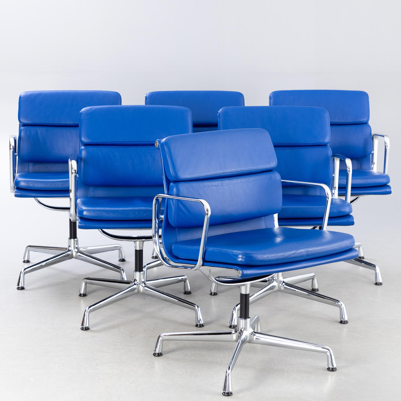 RAY & CHARLES EAMES. Vitra 6 office chairs EA 208 Softpad, blue (6).