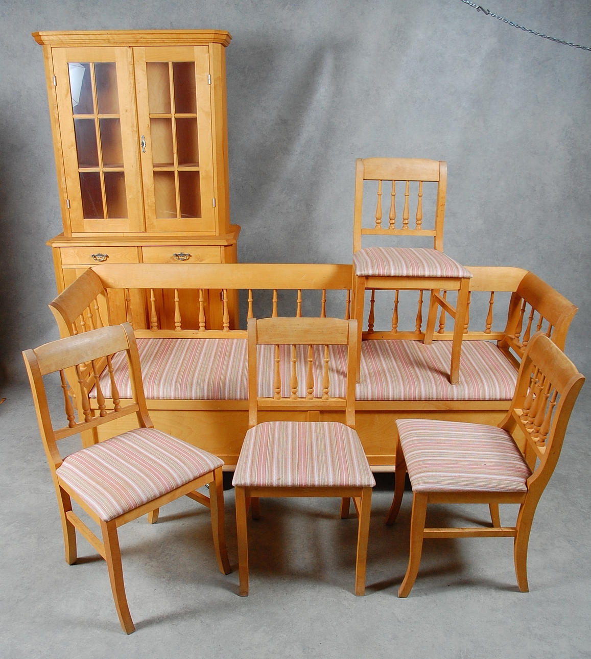 MÖBLEMANG, 6 delar björk, allmoge stil, Wigells.