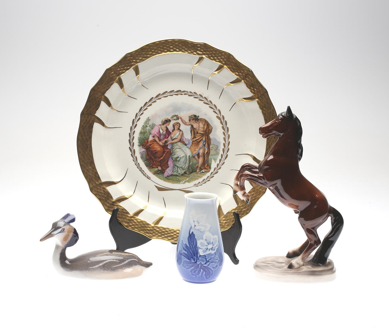 PORSLINSFÖREMÅL, 4 delar, bl a Royal Copenhagen, 1900-tal.