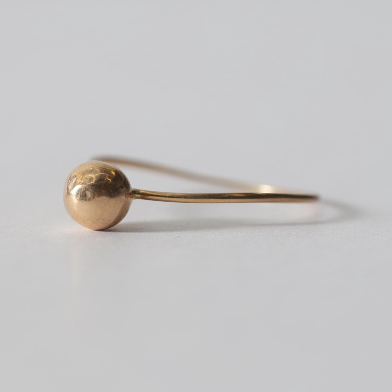 A 18K gold ring. Total weight approx. 0.4 grams.