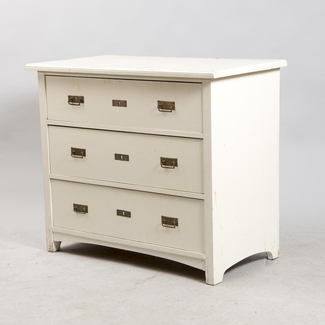 BYRÅ, 3-lådig, vitmålad, tidigt 1900-tal.