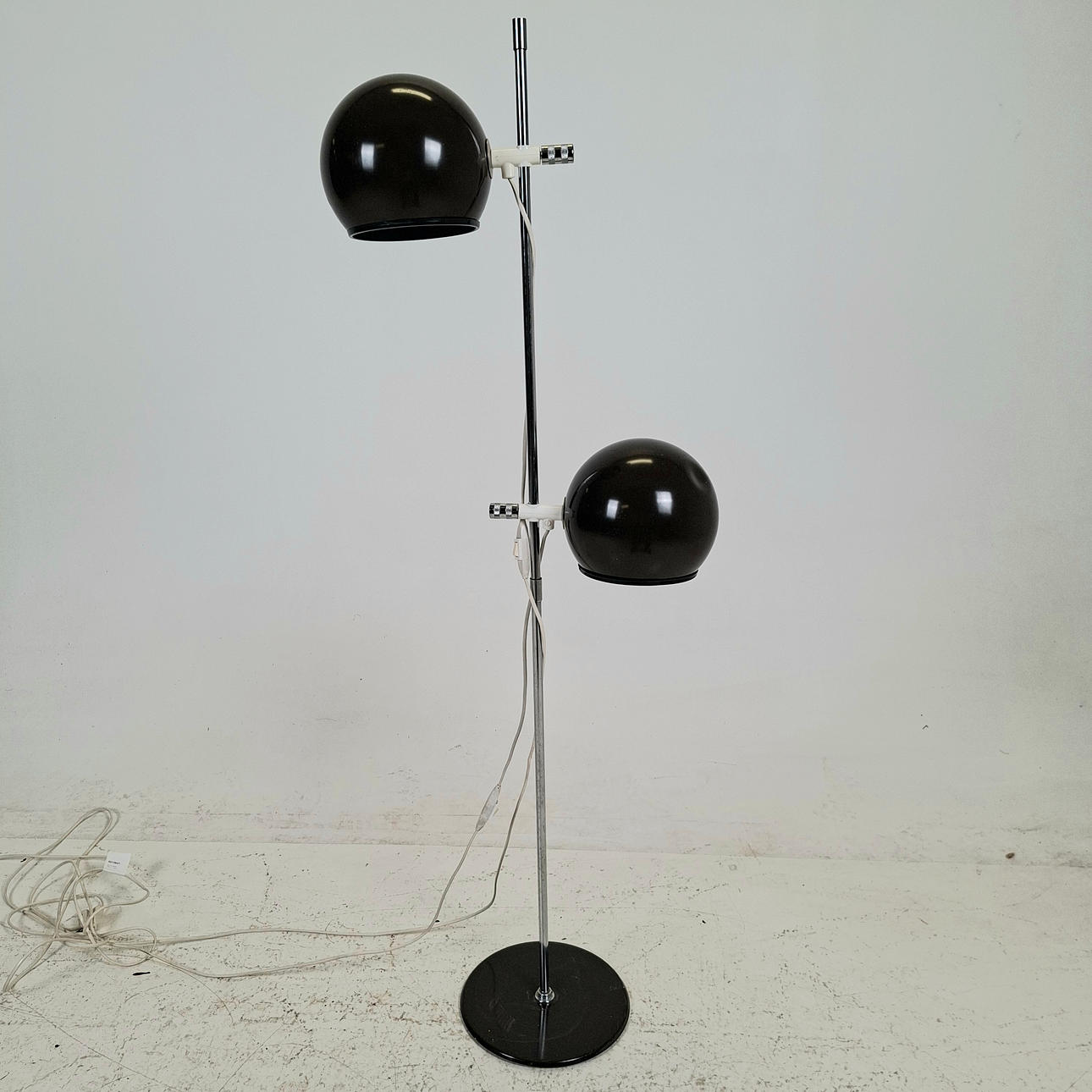FLOOR LAMP, “Globe 1", Hemi.