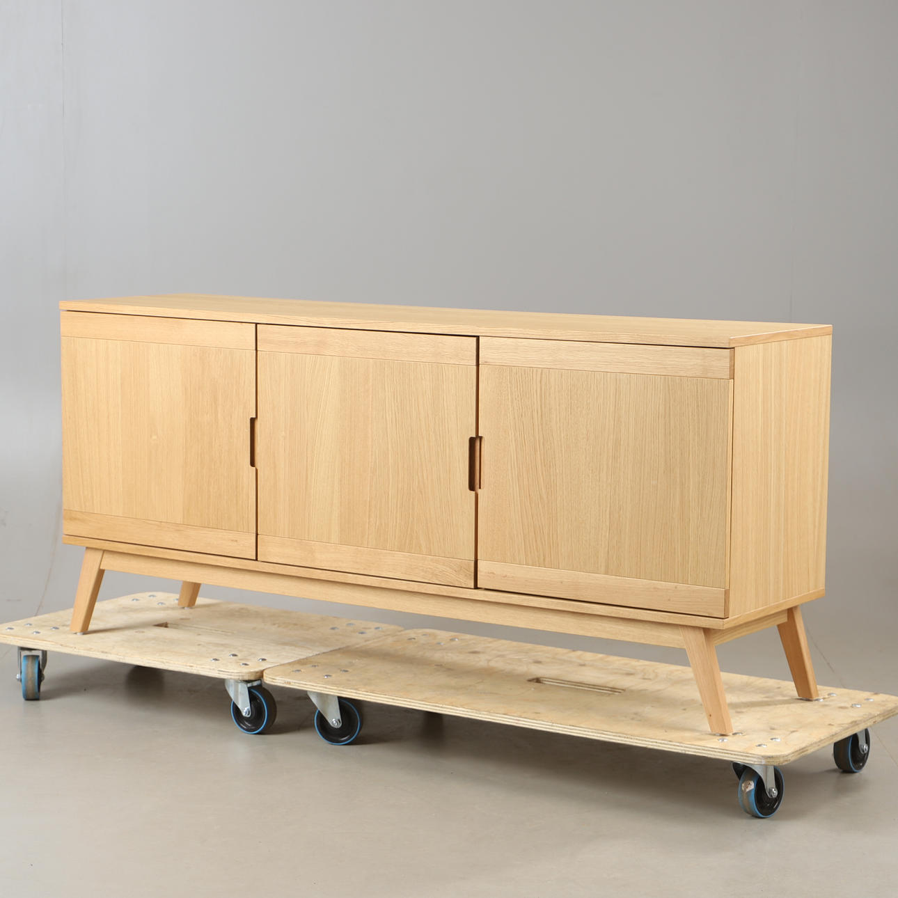SIDEBOARD, “Esben”, oak veneer, Mio.