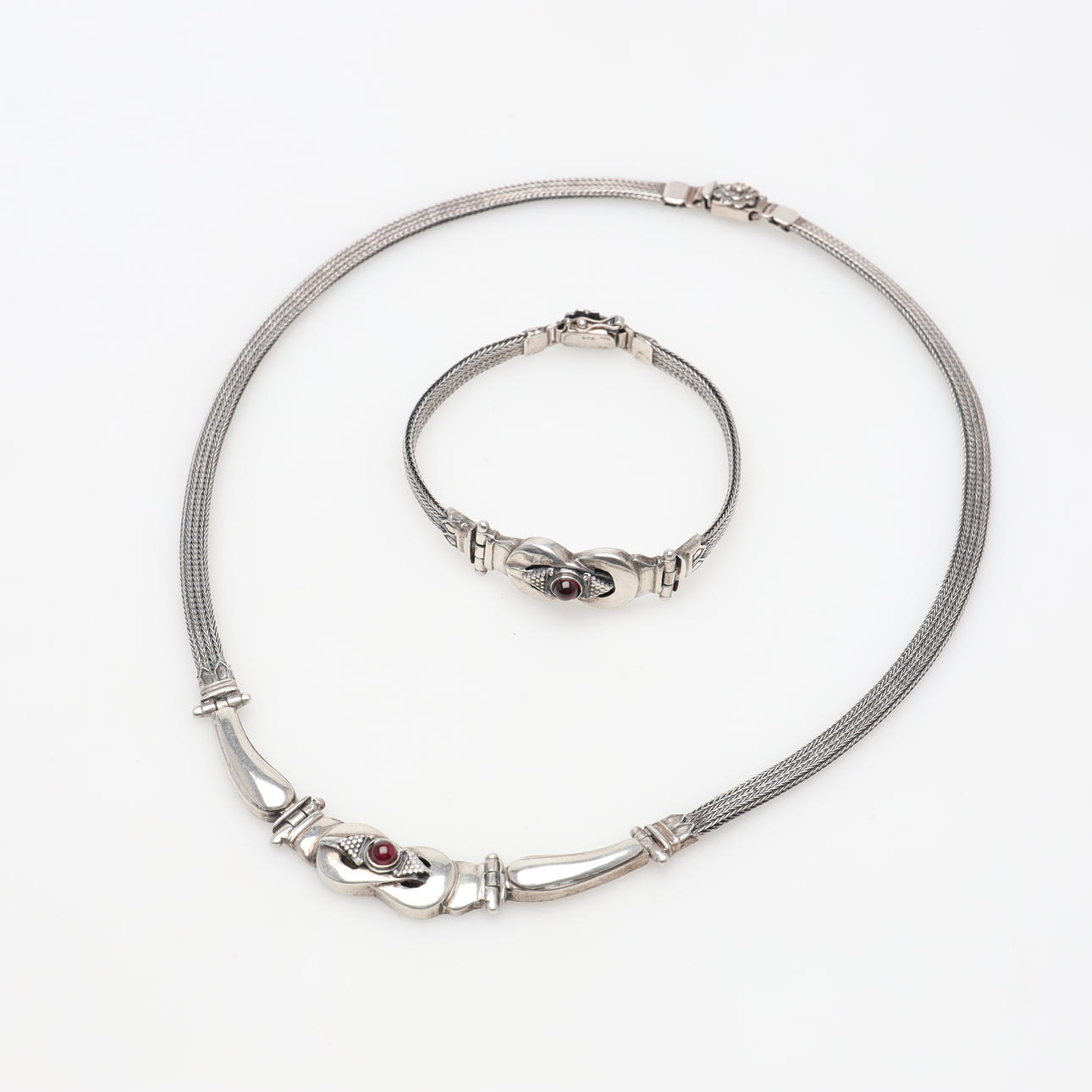 COLLIER samt ARMBAND, silver, bruttovikt ca 46 gram.