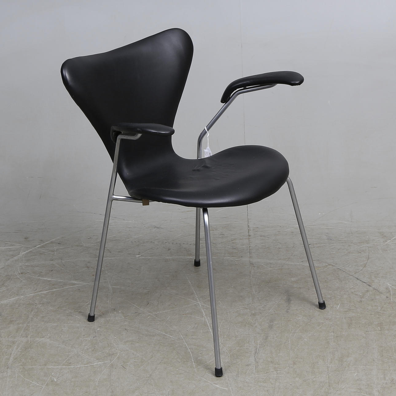 KARMSTOL " Sjuan ", skinn Arne Jacobsen för Fritz Hansen, 1968.