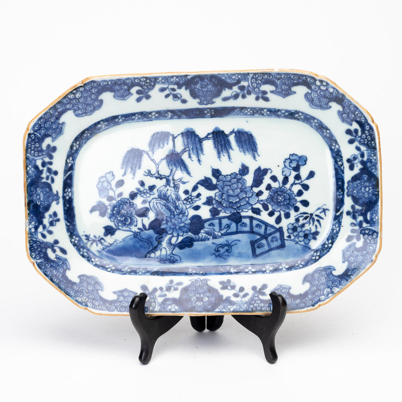 A Chinese crock-pot, 18th/19th century.