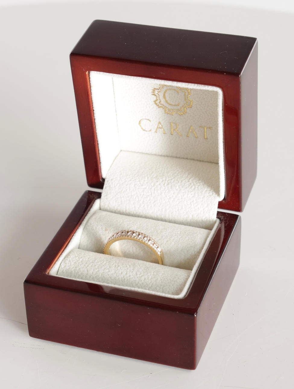 CARAT. Ring, 18 carat gold, brilliant cut.