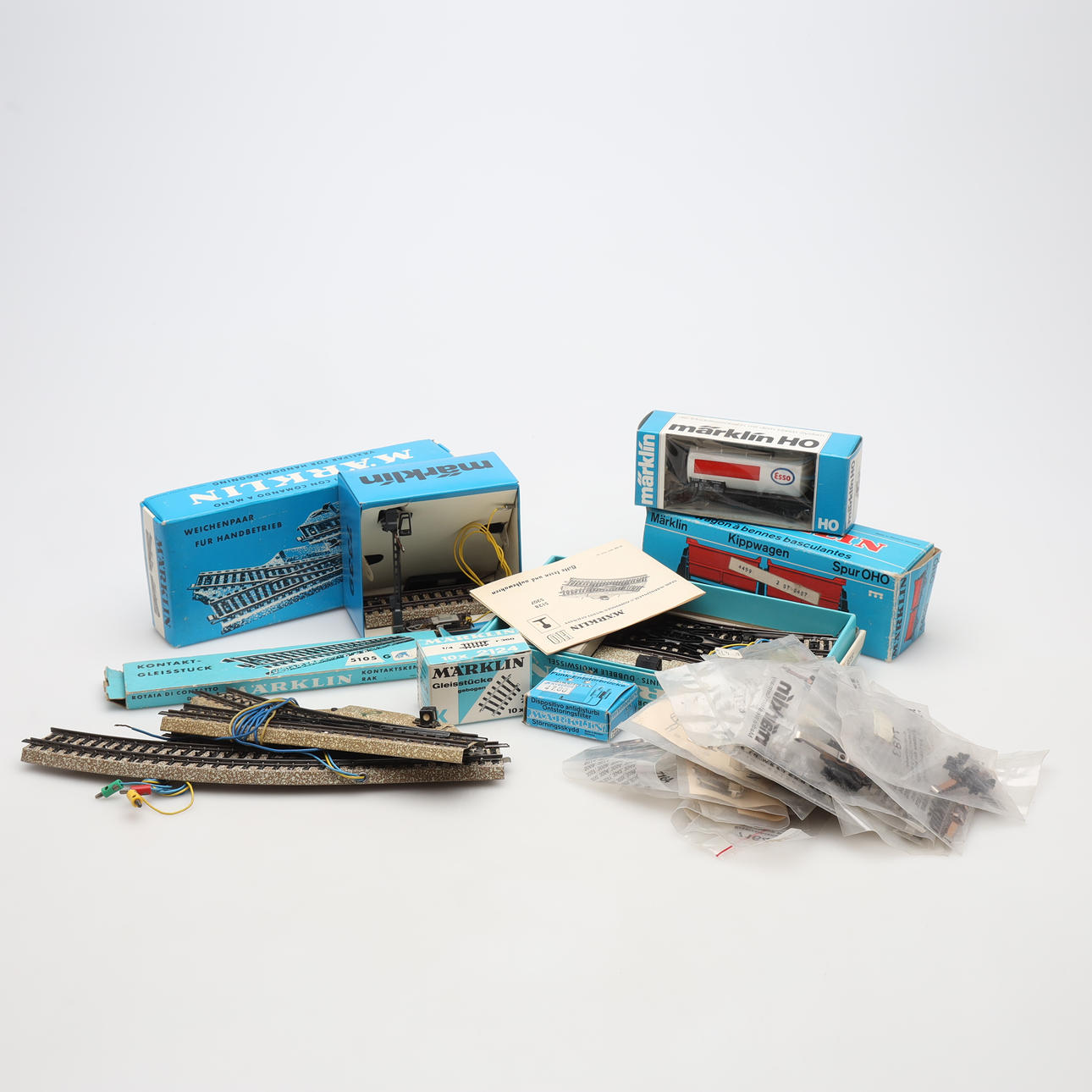 RAILWAY PARTS, including wagons, Märklin.