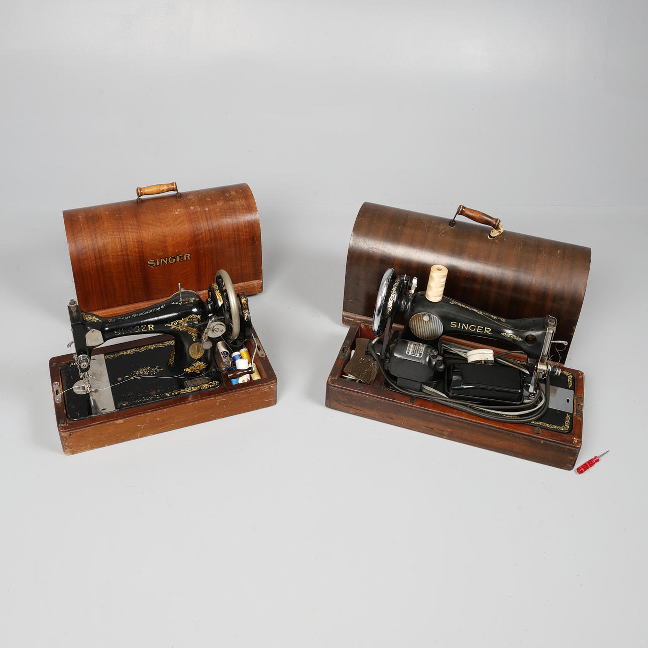 SINGER MODEL 28K SEWING MACHINE AND A MODEL 15K. (2).