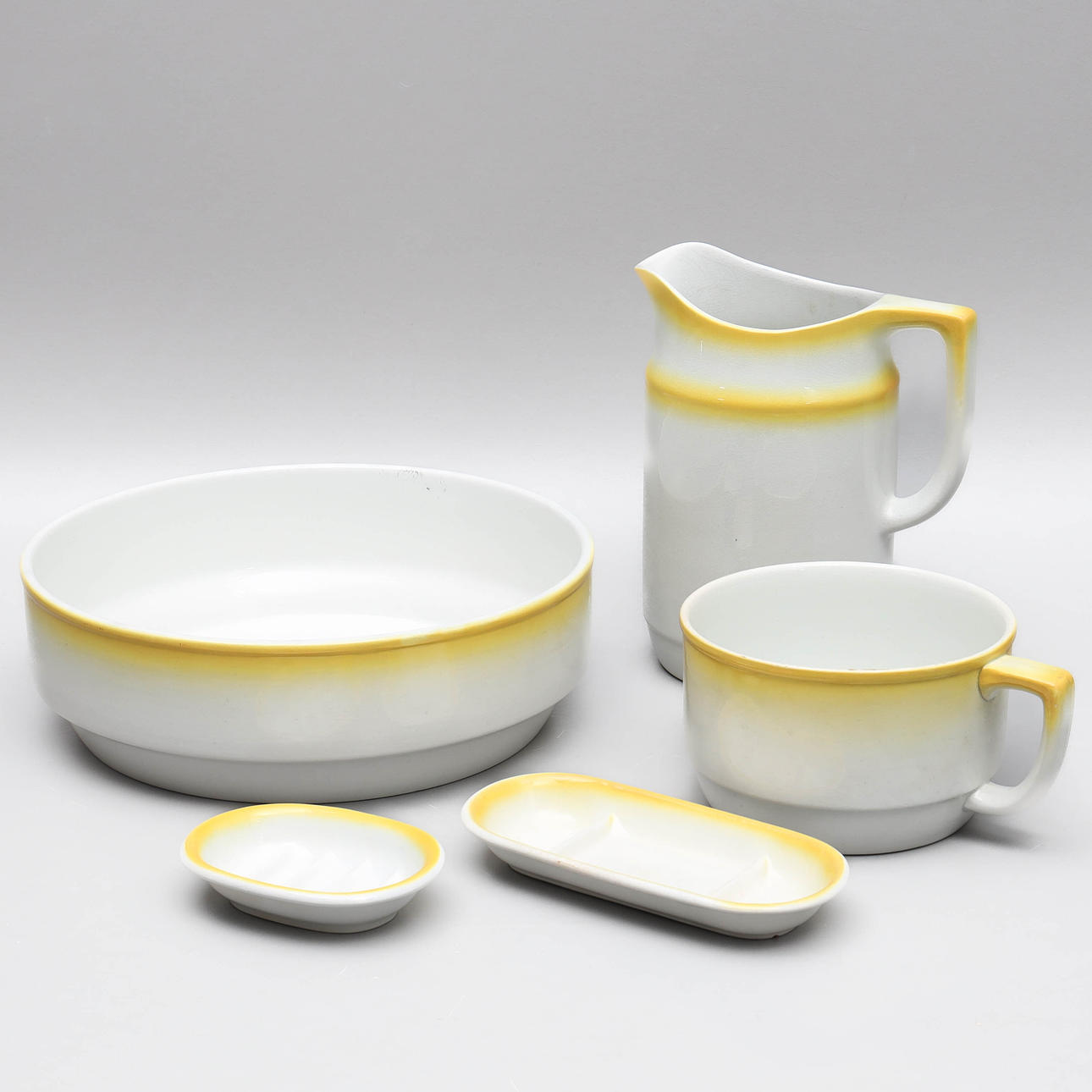 A 5-piece flintware laundry set, Gothenburg.