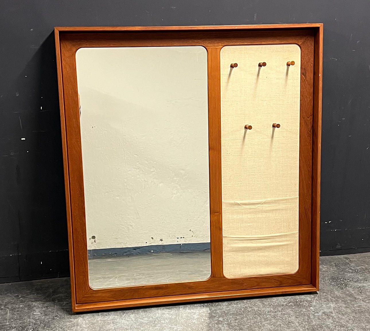 AKSEL KJÆRSGAARD. GARDROBE.