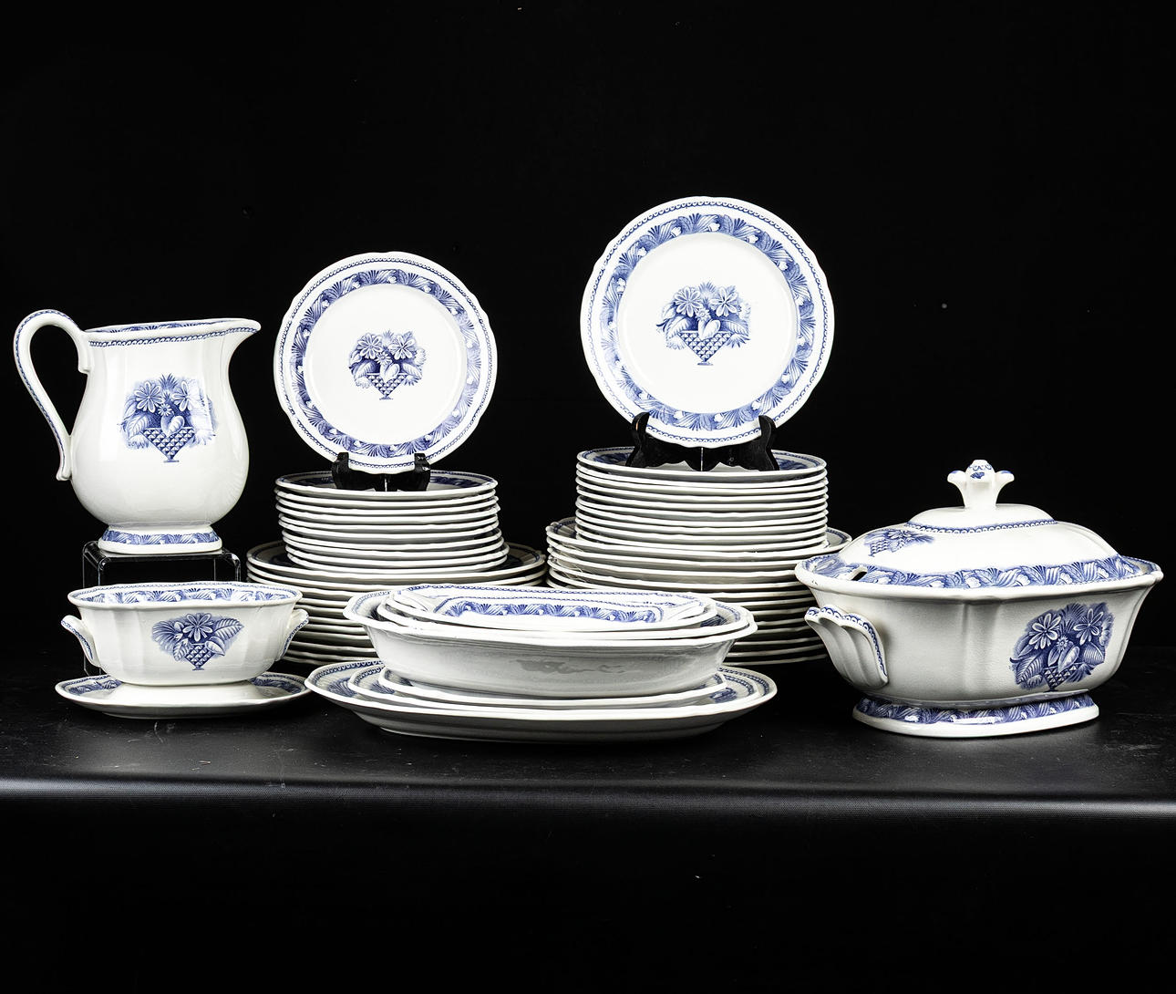 ARTHUR PERCY. A 56-piece 'Astrid' tableware set, Gefle, 1920-30s.