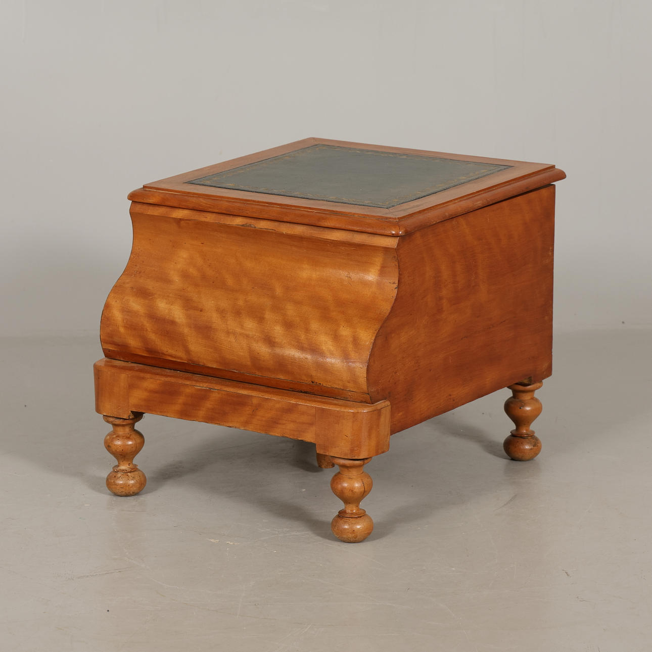 POT CABINET, English style.