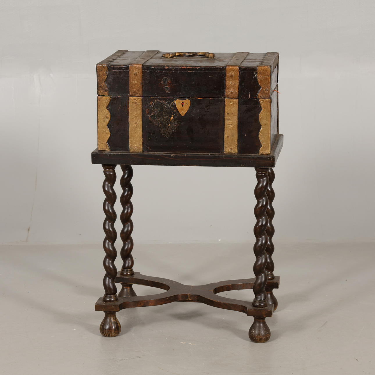 KISTA on leg stand, baroque style.