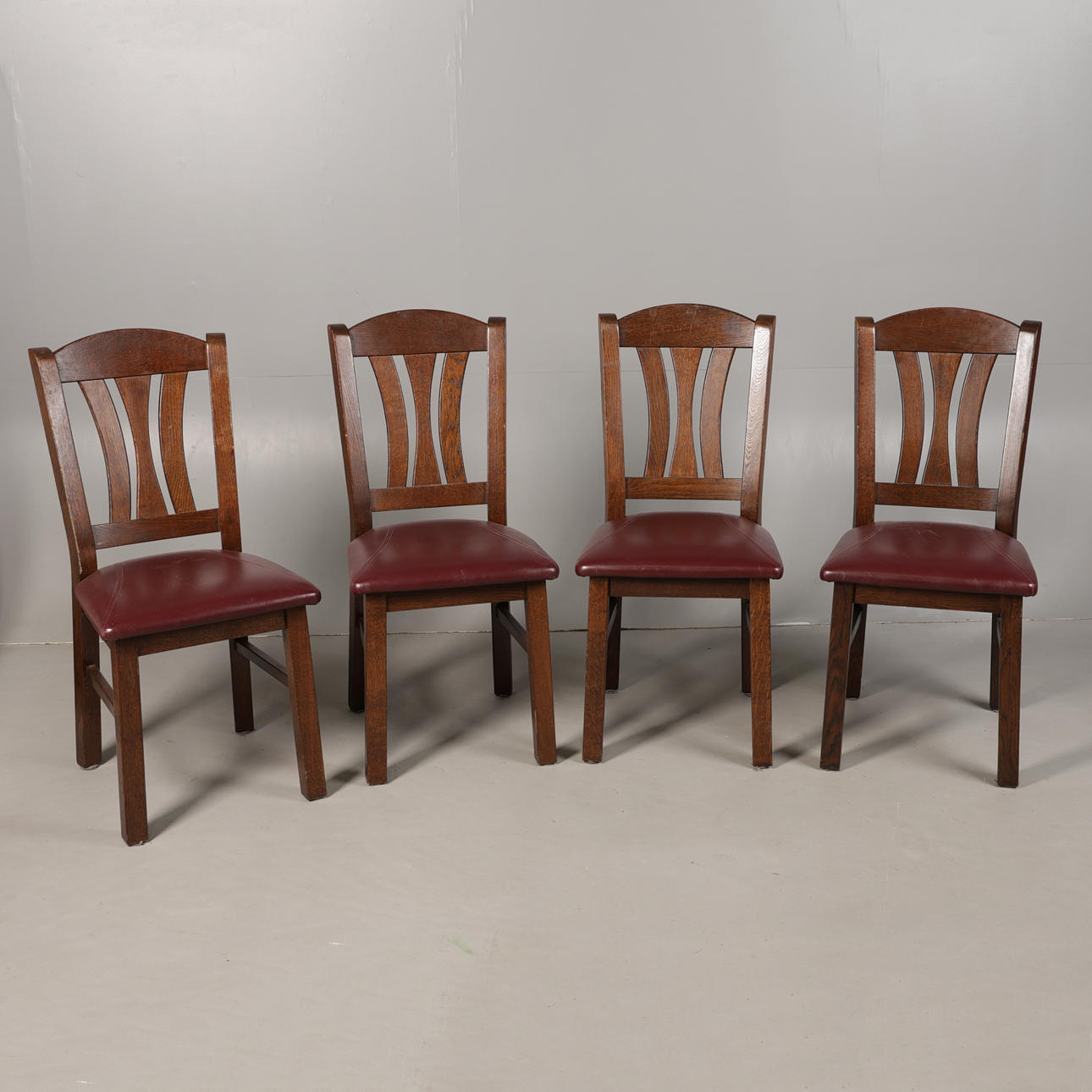 A SET OF FOUR DINING CHAIRS (4).