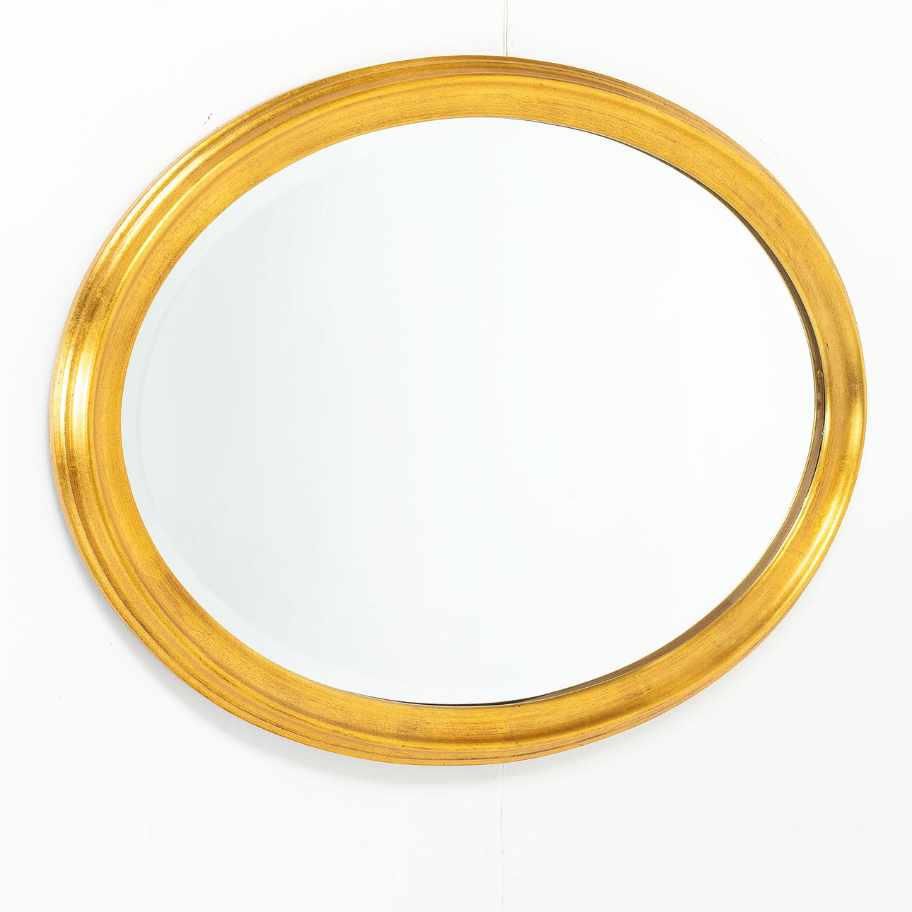 SPEGEL, oval, guldfärgad, samtida tillverkning.