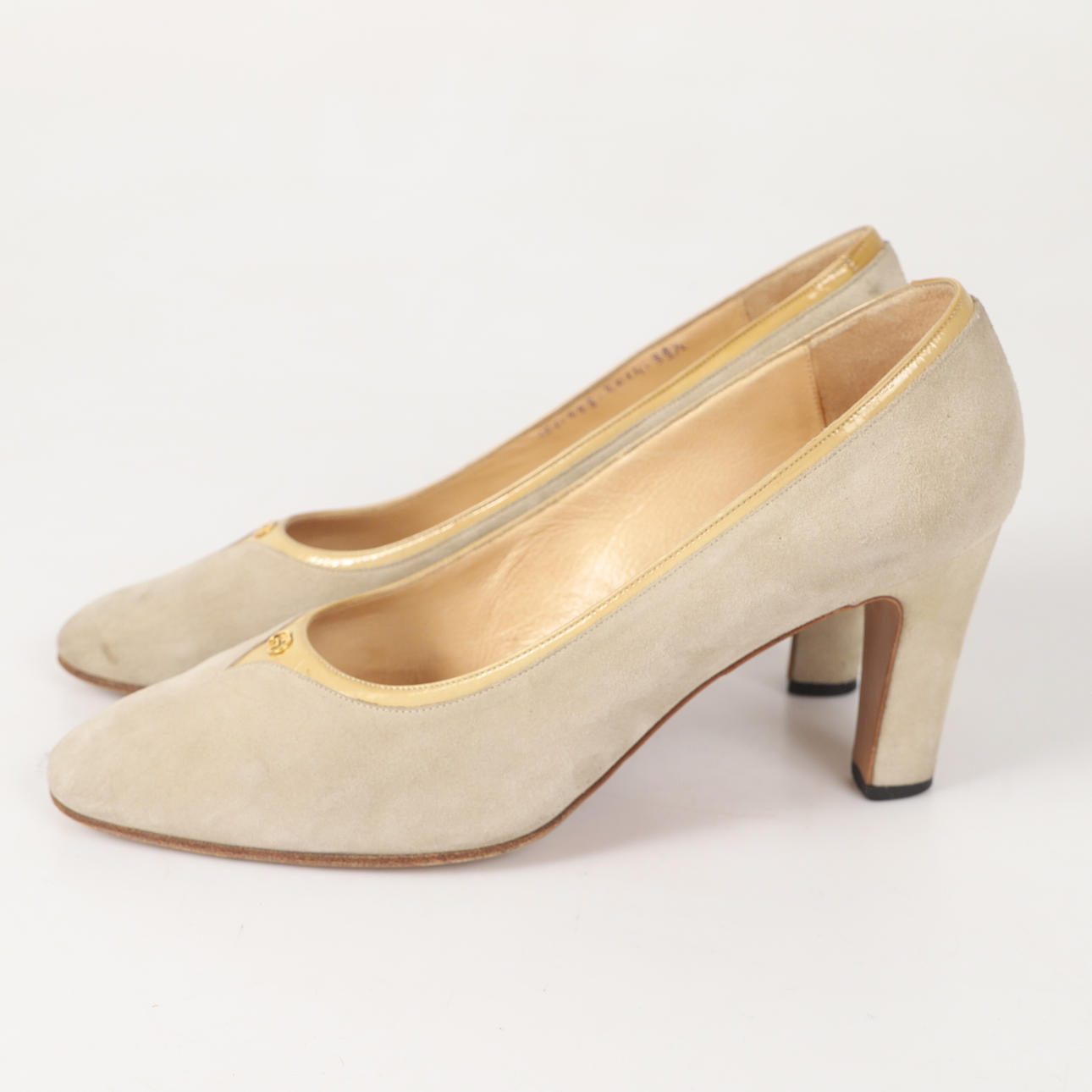 GUCCI. Pumps, 1 pair, beige suede, Italy.