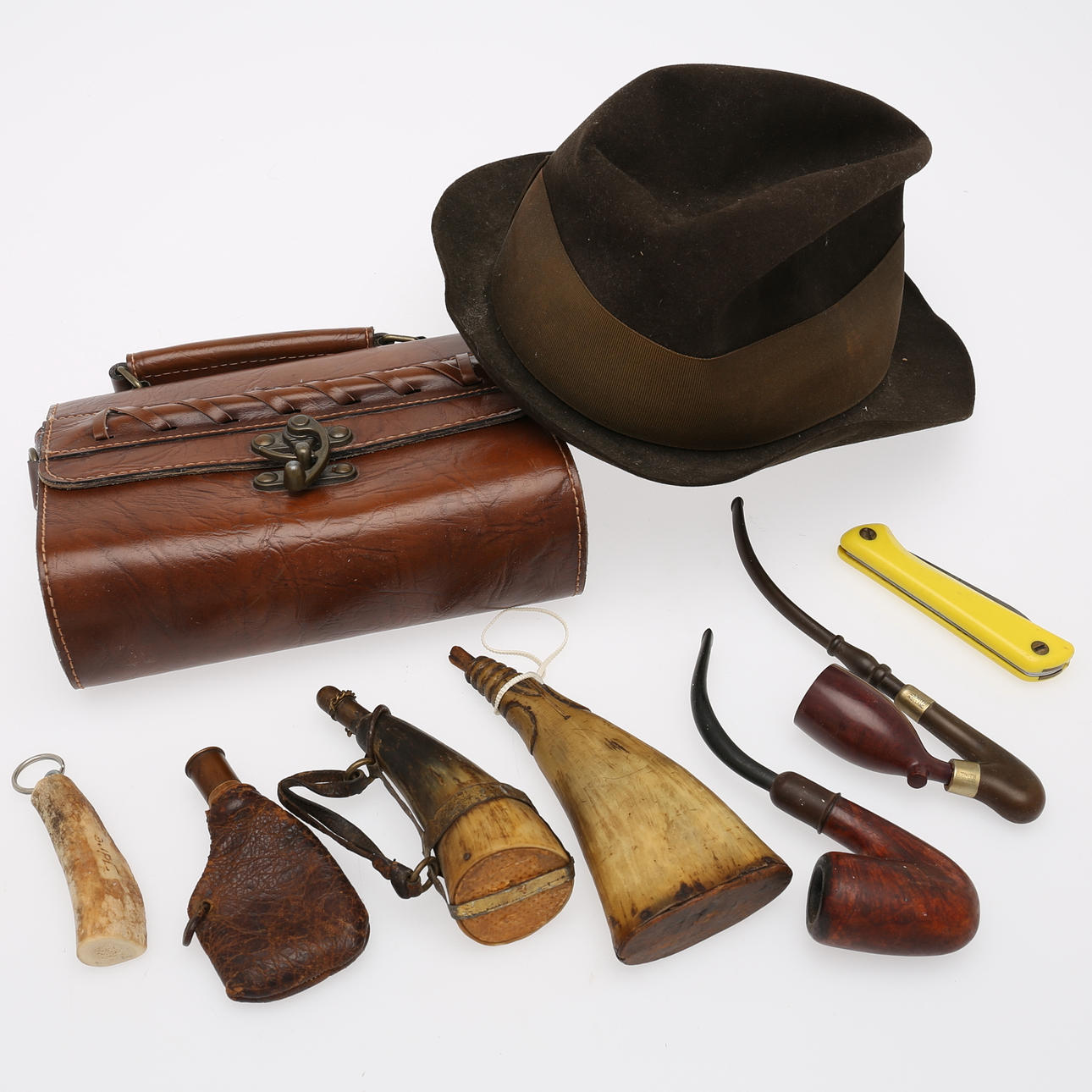 KRUTHORN, PIPOR, VÄSKA, m.m, 9 delar.