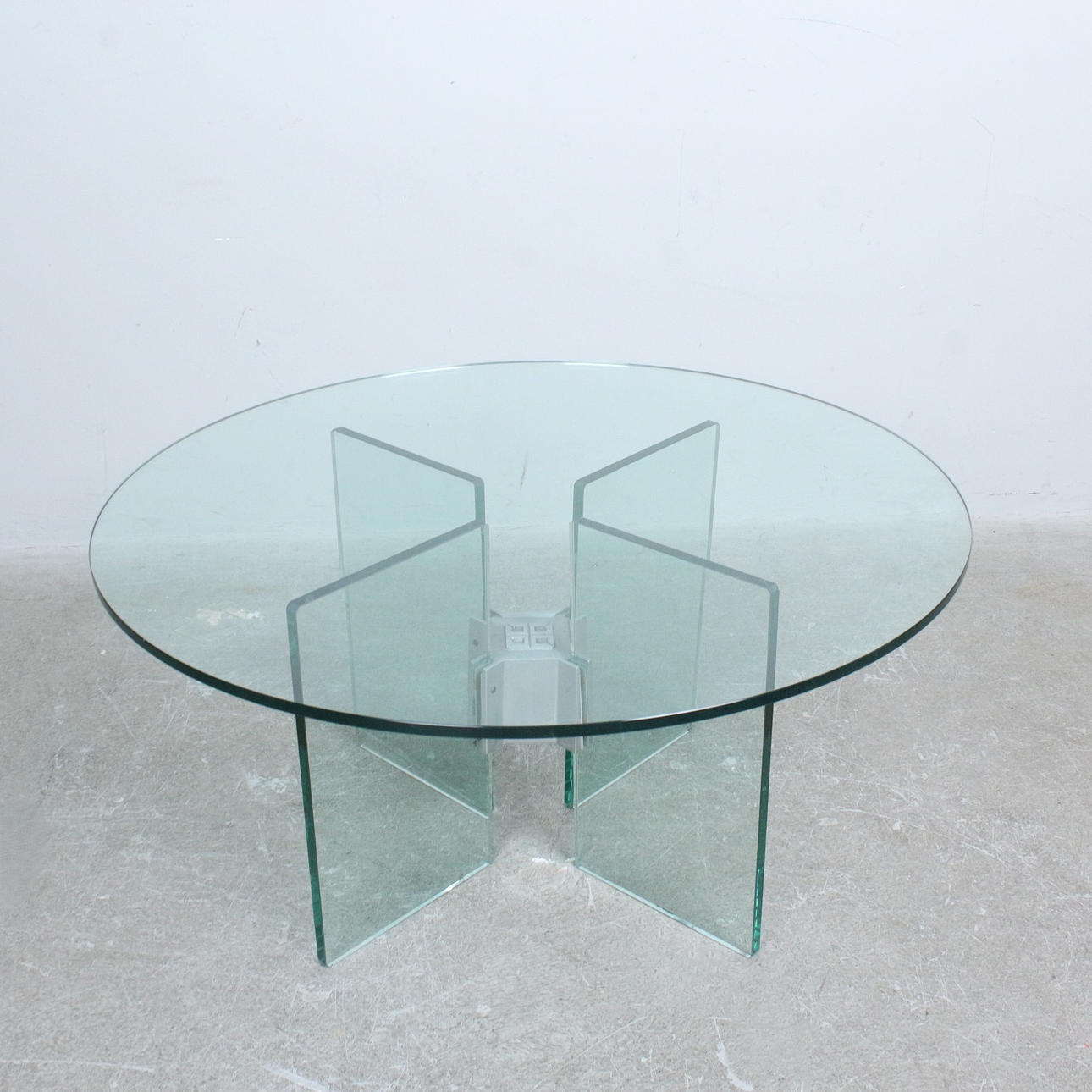 PETER GHYCZY. Coffee table/Coffee table from the 1970s.