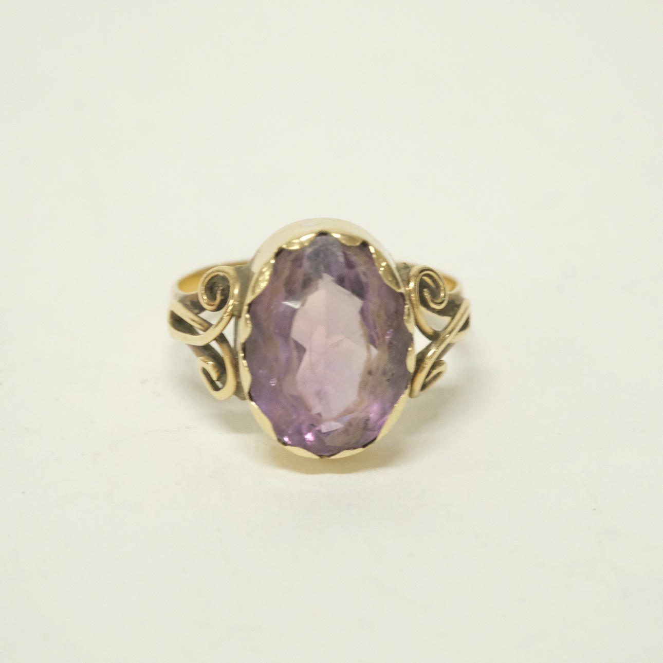 RING WITH AMETHYST, 18K GOLD.