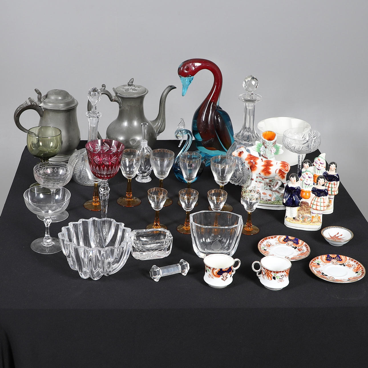 ASSORTED CERAMICS, GLASSWARE AND METALWARE.