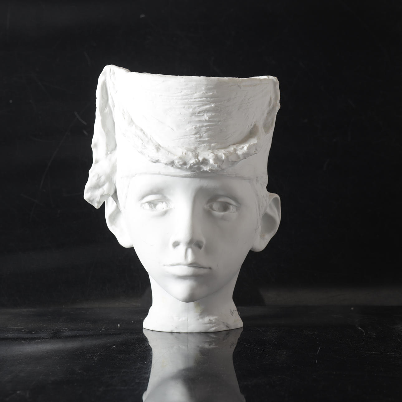 OIDENTIFIERAD KONSTNÄR. Sculpture, plaster, Bidasoa, Spain, signed.