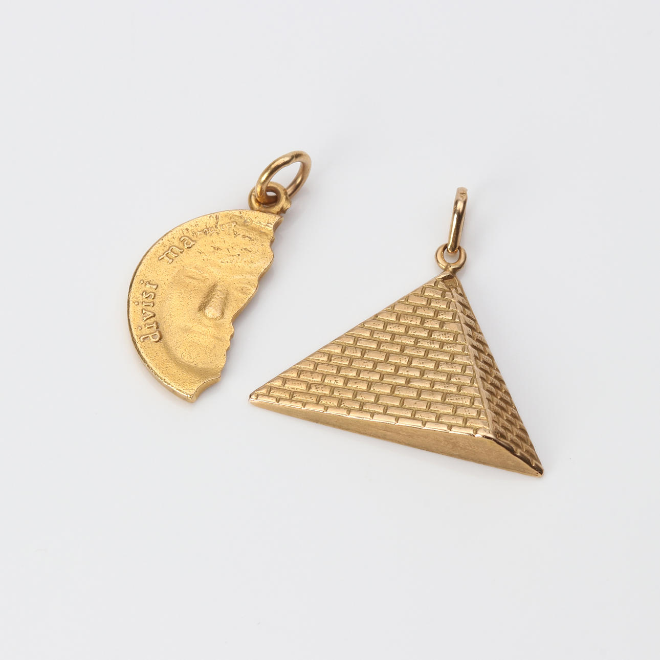 PENDANTS, TWO PCS. 18k gold, weight approx. 5,2 grams.