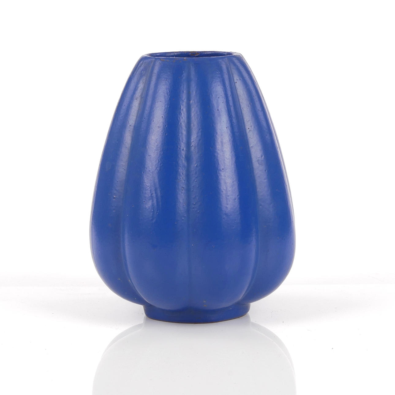 A ceramic vase, Gabriel.