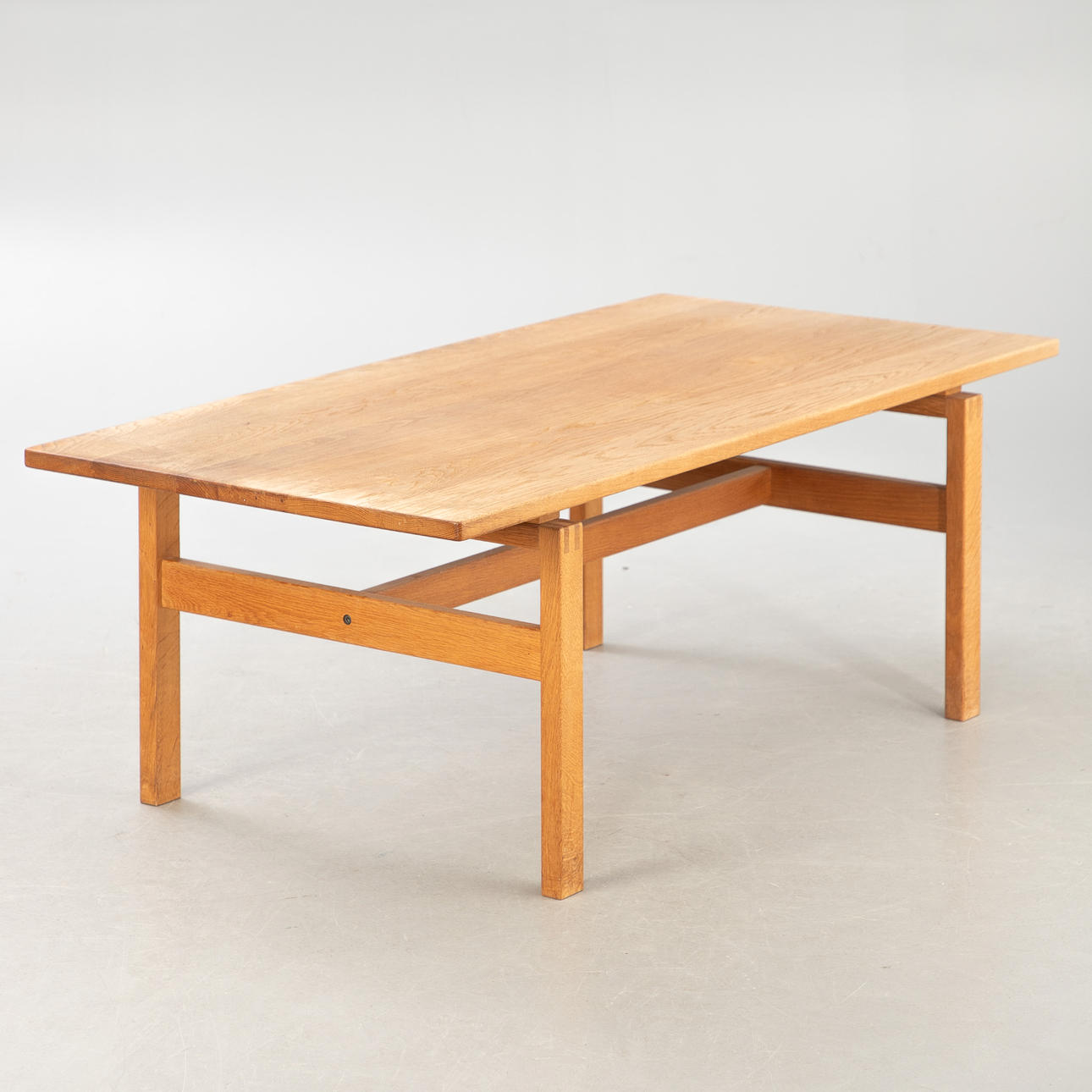 KURT ØSTERVIG. KP Møbler, oak sofa table.