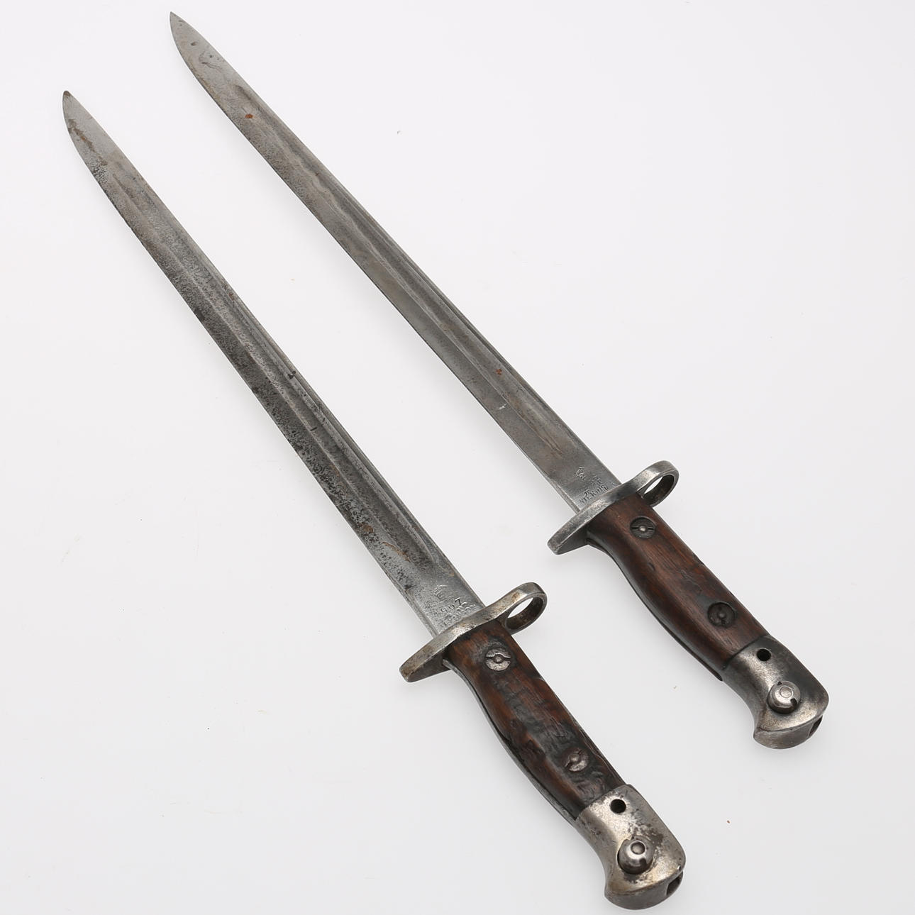 SABELBAJONETTER, 2 st, Sanderson Bros, Sheffield tidigt 1900-tal.