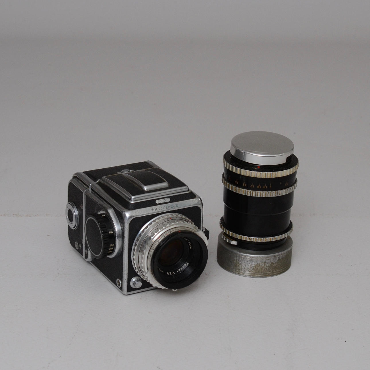 CARL ZEISS. KAMERA HASSELBLAD 1000F, mellanformat.