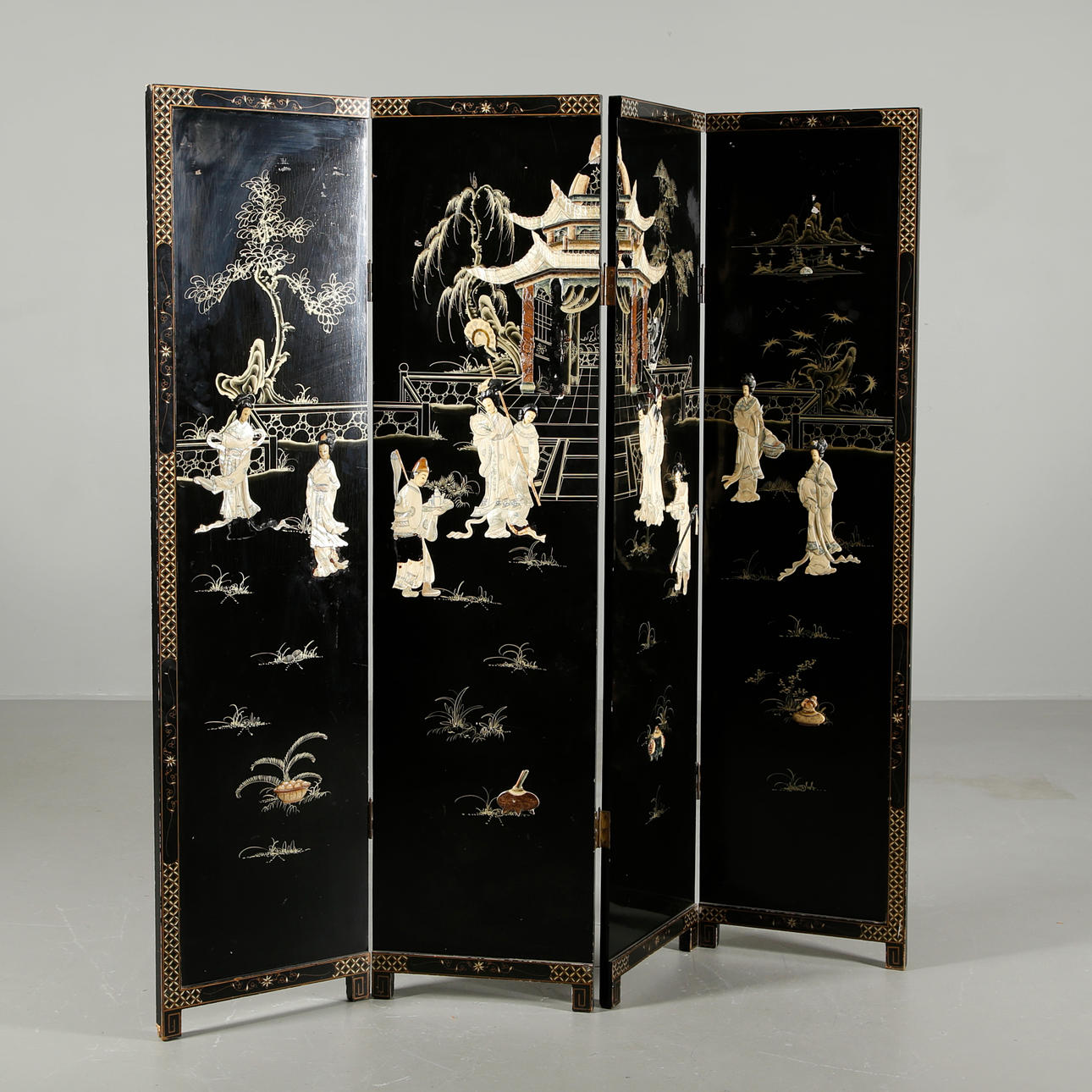 VIKVÄGG, Kina 1900-tal.