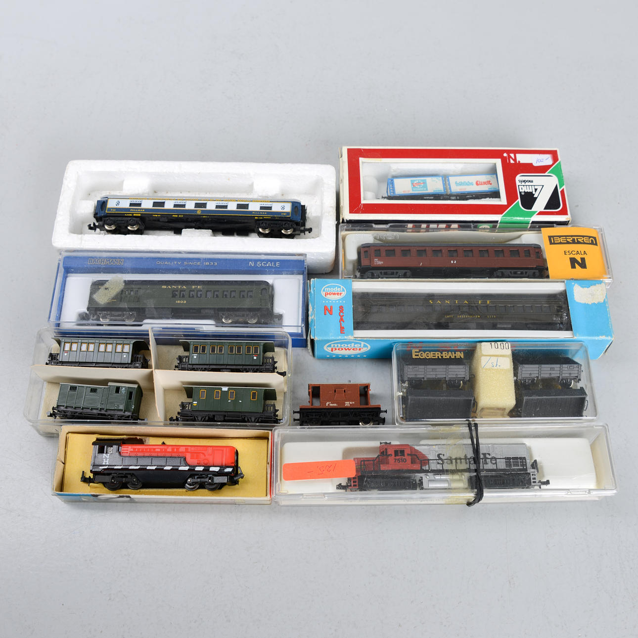 LOCOMOTIVES AND WAGONS, scale N.