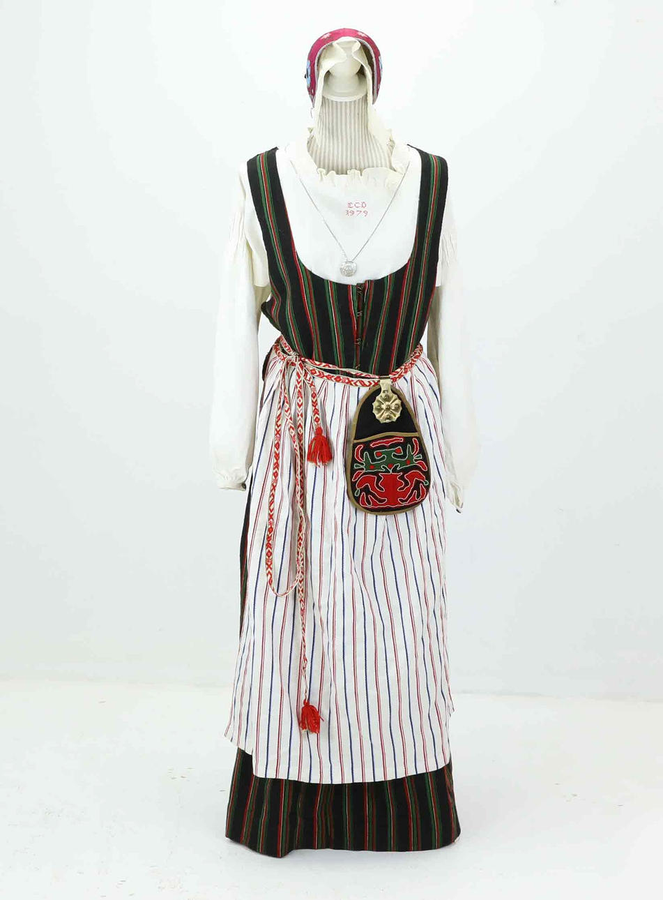 FOLKDRÄKT, dam, Rogsta, 1970-tal.