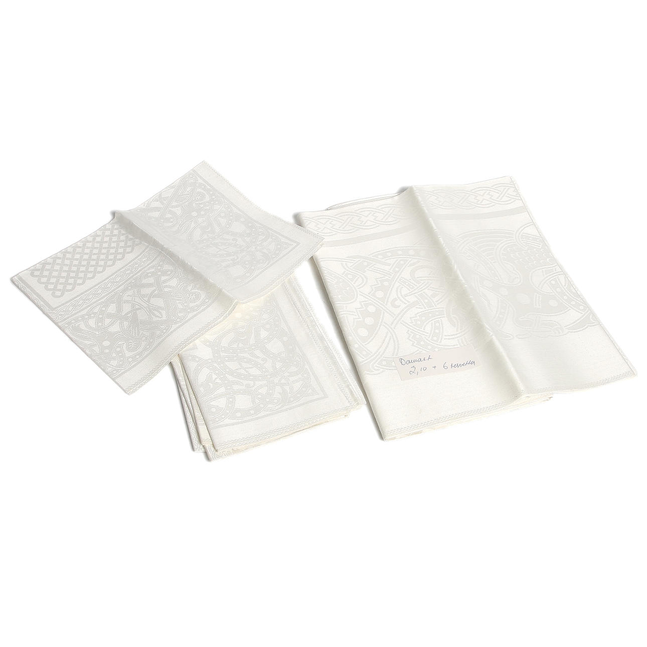 SIGNE SOHLMAN. Efter, duk och servetter, linnedamast, "Drakmönstret", Almedahls väveri. 1900-tal, ca 210 x 130 samt 58 x 58 cm.