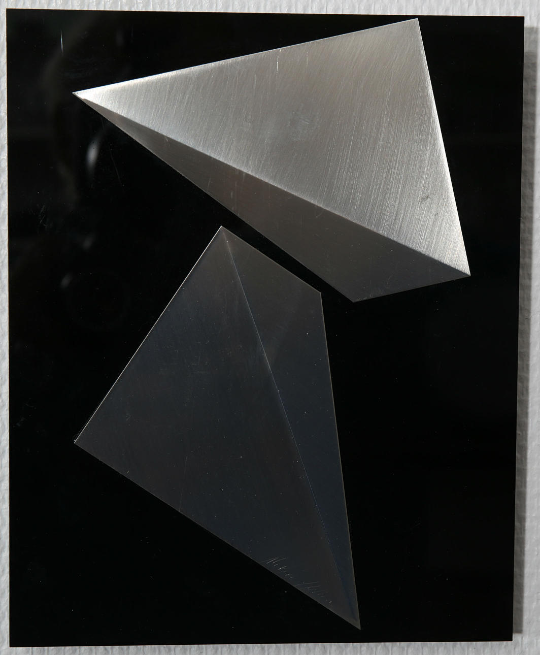 ALEXIUS HUBER. Optiskt koncept, relief i ädelstål, signerad.