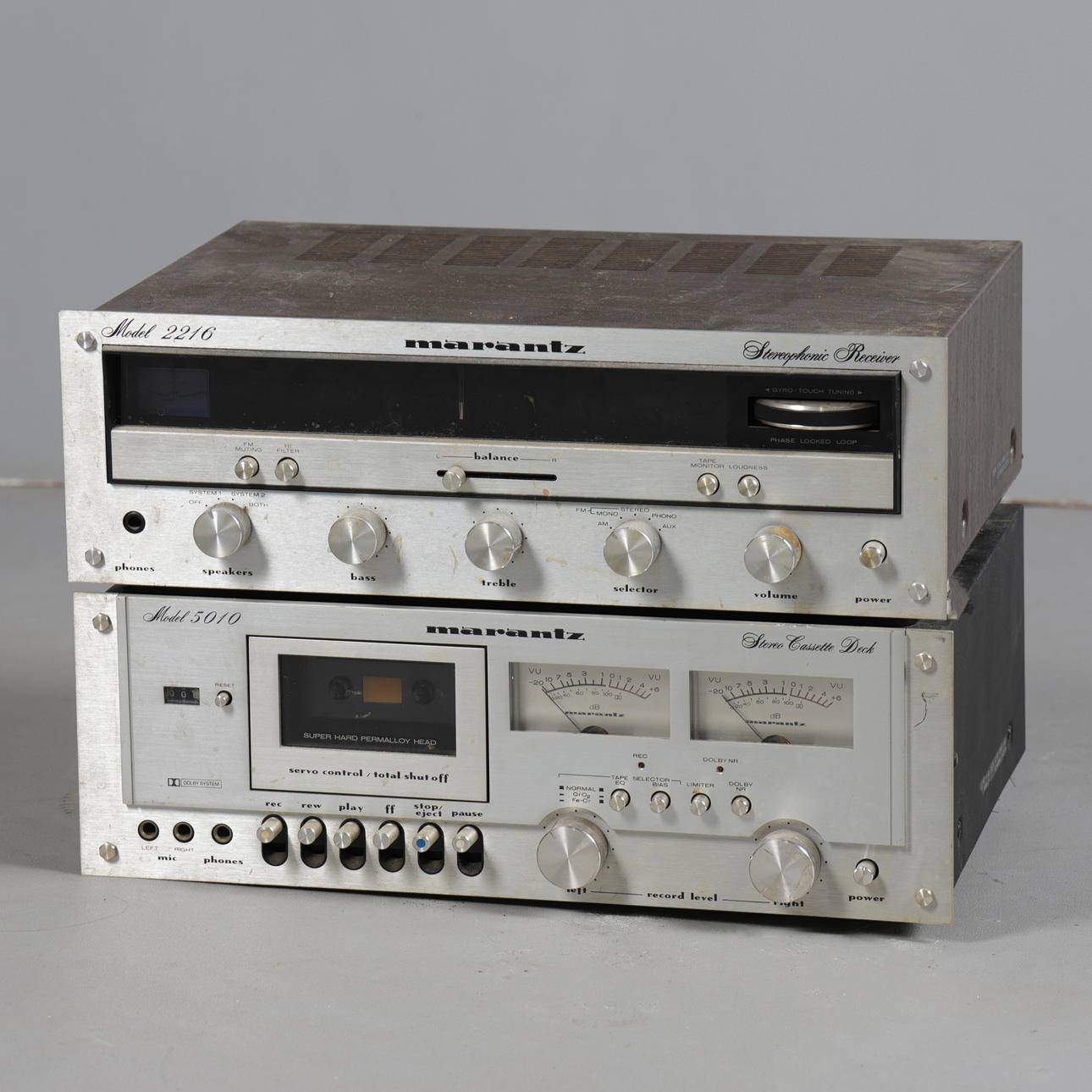 A MARANTZ 2216 RECEIVER AND 5010 CASSETTE DECK (2).