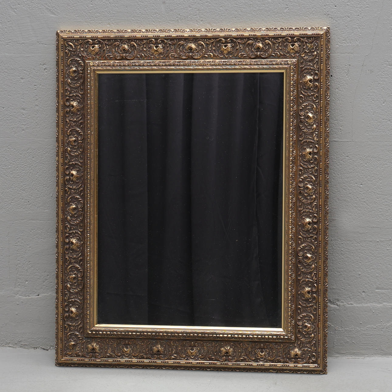 A 20th century gilt mirror.